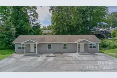 835 3rd Avenue W, Hendersonville, NC 28739 - Photo 1