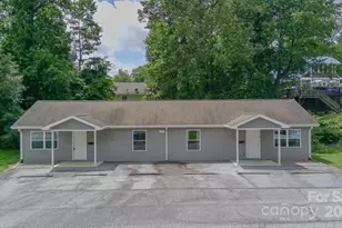 835 3rd Ave W, Hendersonville, NC 28739 - Photo 1