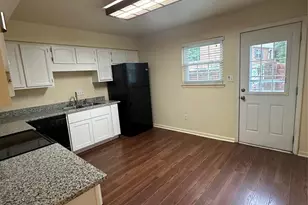 8816 Hunter Ridge Dr, Charlotte, NC 28226 - Photo 2