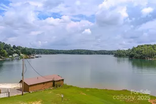 101 Lake Club Ln, Nebo, NC 28761 - Photo 4