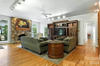 5042 Ridgeland Drive, Hickory, NC 28602 - Photo 4