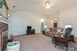 5607 Oak Dr, Charlotte, NC 28216 - Photo 14