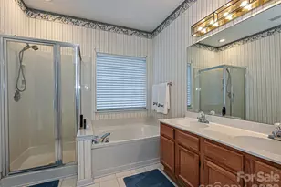 5607 Oak Dr, Charlotte, NC 28216 - Photo 16