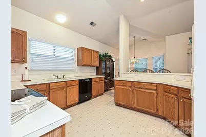 5607 Oak Drive, Charlotte, NC 28216 - Photo 10
