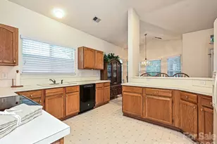 5607 Oak Dr, Charlotte, NC 28216 - Photo 10