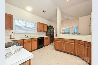 5607 Oak Drive, Charlotte, NC 28216 - Photo 10