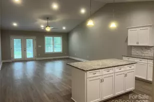 302 E Boyd St, Maiden, NC 28650 - Photo 2