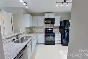 1217 Triece Ln, Charlotte, NC 28215 - Photo 8