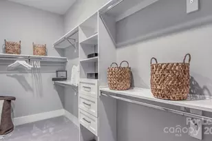 2426 Vail Ave, Charlotte, NC 28207 - Photo 10