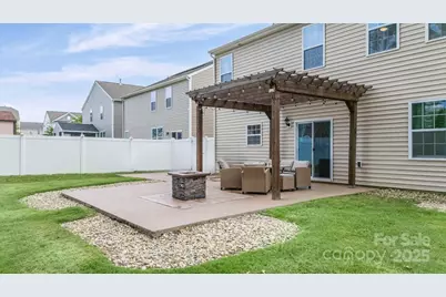 919 Rock Haven Drive, Charlotte, NC 28216 - Photo 16