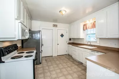 1302 W A Street, Kannapolis, NC 28081 - Photo 10