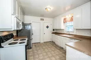 1302 W A St, Kannapolis, NC 28081 - Photo 10