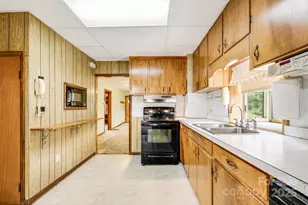 141 Macedonia Rd, Asheville, NC 28804 - Photo 8