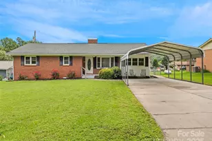 241 Grandview Cir, Waynesville, NC 28786 - Photo 2