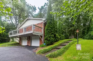 936 Toxaway Dr, Hendersonville, NC 28791 - Photo 1