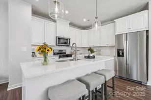 3062 Finchborough Ct, Charlotte, NC 28269 - Photo 6