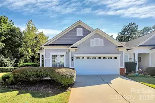 911 Lily Magnolia Ct, Fort Mill, SC 29707 - Photo 2