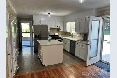 2309 Briarwood Street SW, Lenoir, NC 28645 - Photo 6