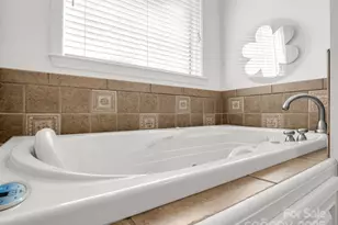 2137 6th St NW, Hickory, NC 28601 - Photo 18