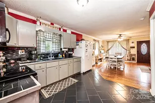 1161 Teaberry Ln, Lenoir, NC 28645 - Photo 4