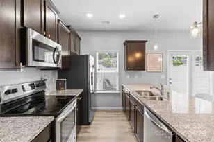 8048 Alderton Ln, Charlotte, NC 28215 - Photo 14