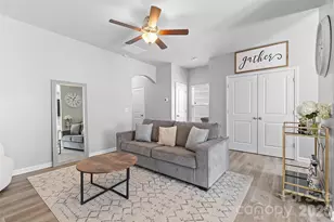 8048 Alderton Ln, Charlotte, NC 28215 - Photo 6