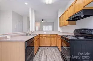 6327 Mallard View Ln, Charlotte, NC 28269 - Photo 6