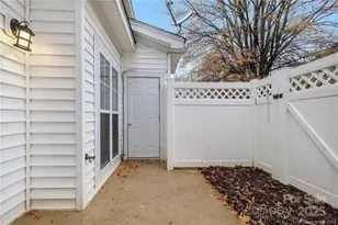 6327 Mallard View Ln, Charlotte, NC 28269 - Photo 14