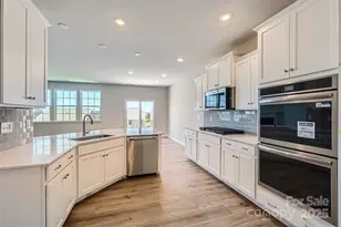 1043 Lookout Shls Dr, Fort Mill, SC 29715 - Photo 4