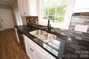 3835 Sulphur Springs Rd NE, Hickory, NC 28601 - Photo 18