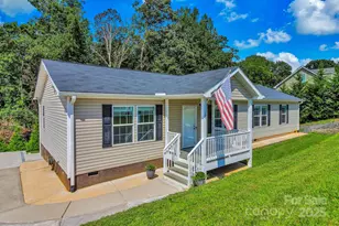 185 Bradshaw Cir, Candler, NC 28715 - Photo 2