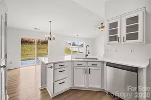 7941 Mossycup Dr, Charlotte, NC 28215 - Photo 22