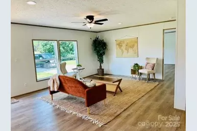 6015 Bridges Street, Catawba, NC 28609 - Photo 2