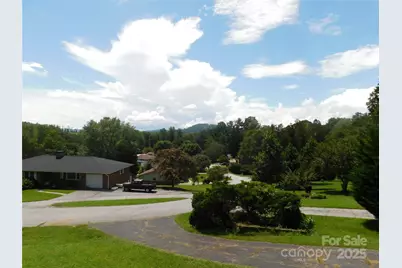 125 Fulton Drive, Hendersonville, NC 28792 - Photo 4