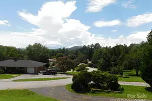 125 Fulton Dr, Hendersonville, NC 28792 - Photo 4