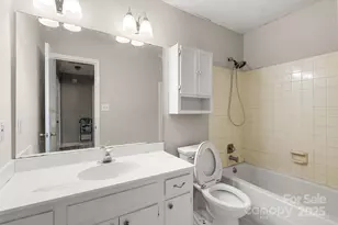 2506 Lawton Bluff Rd, Charlotte, NC 28226 - Photo 12