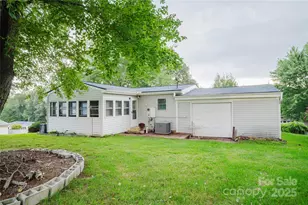 402 Deerfield Ct, Hendersonville, NC 28792 - Photo 6