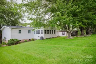 402 Deerfield Ct, Hendersonville, NC 28792 - Photo 8