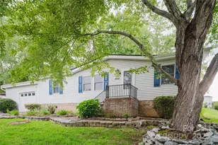 402 Deerfield Ct, Hendersonville, NC 28792 - Photo 2