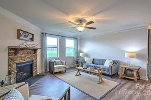 22 Fox Cove Rd, Hendersonville, NC 28792 - Photo 8