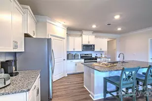 22 Fox Cove Rd, Hendersonville, NC 28792 - Photo 4