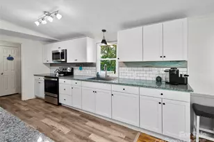 200 Cranbrook Cir, Hendersonville, NC 28792 - Photo 10