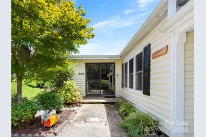 200 Cranbrook Circle, Hendersonville, NC 28792 - Photo 4