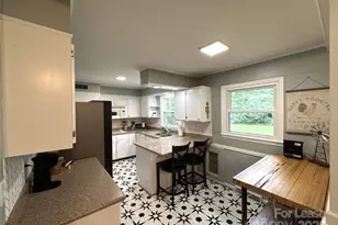 1600 Paddock Cir, Charlotte, NC 28209 - Photo 6