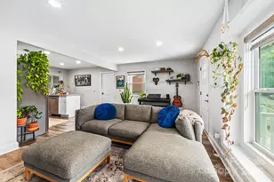 909 September Ln, Charlotte, NC 28208 - Photo 6