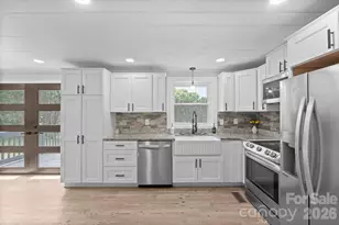 2310 24th Ave NE, Hickory, NC 28601 - Photo 1