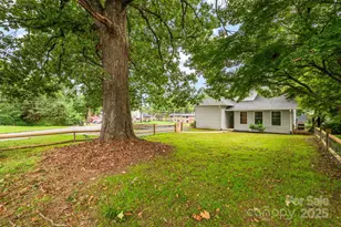 806 4th St Dr NW, Hickory, NC 28601 - Photo 8