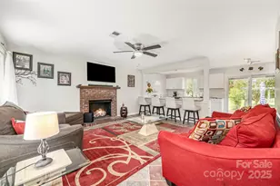 2424 Castlecomer Dr, Charlotte, NC 28262 - Photo 2