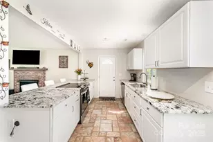 2424 Castlecomer Dr, Charlotte, NC 28262 - Photo 8