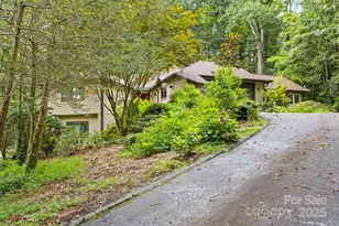 35 Mountain Lake Dr, Hendersonville, NC 28739 - Photo 2